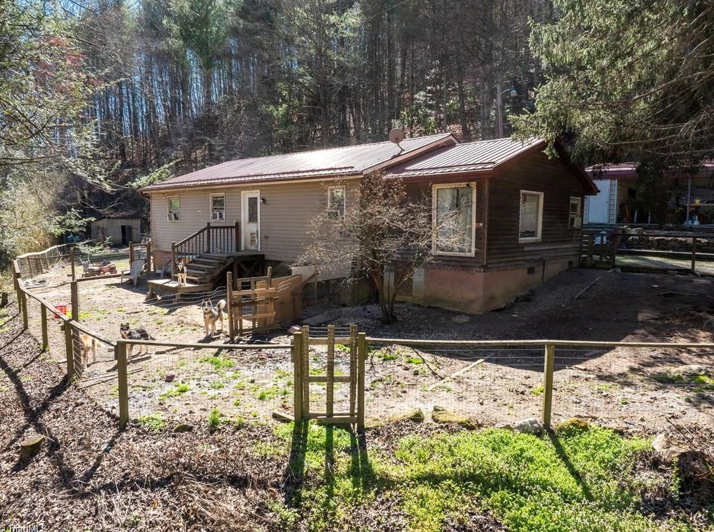 7308 Mertie Rd, Wilbar, NC 28651-8537