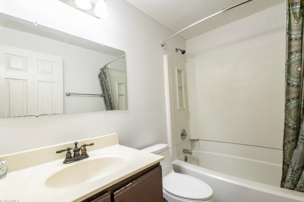 5504 Richland St, Greensboro NC  27409-1991 exterior