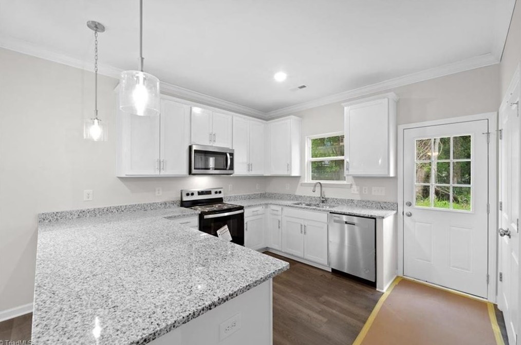 3905 Huckabee Dr, Greensboro NC  27405 exterior