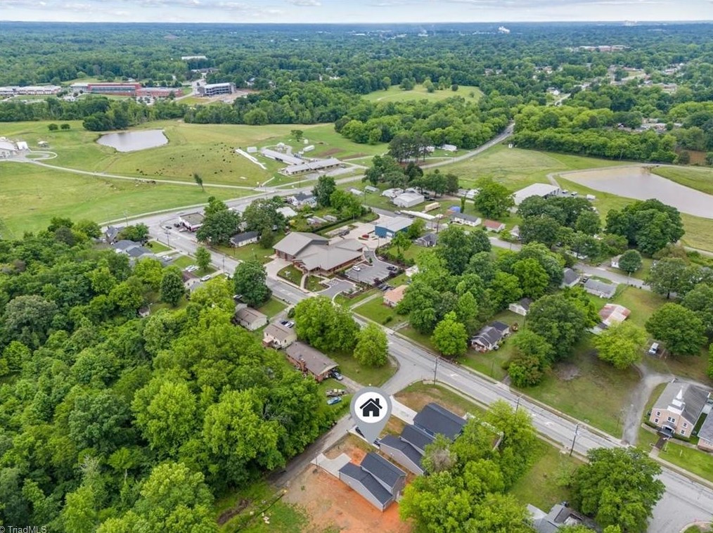3905 Huckabee Dr, Greensboro NC  27405 exterior