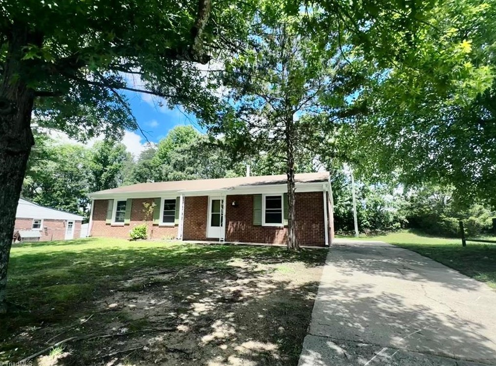 2517 Hilburn Dr, High Point NC 27260-5844 exterior