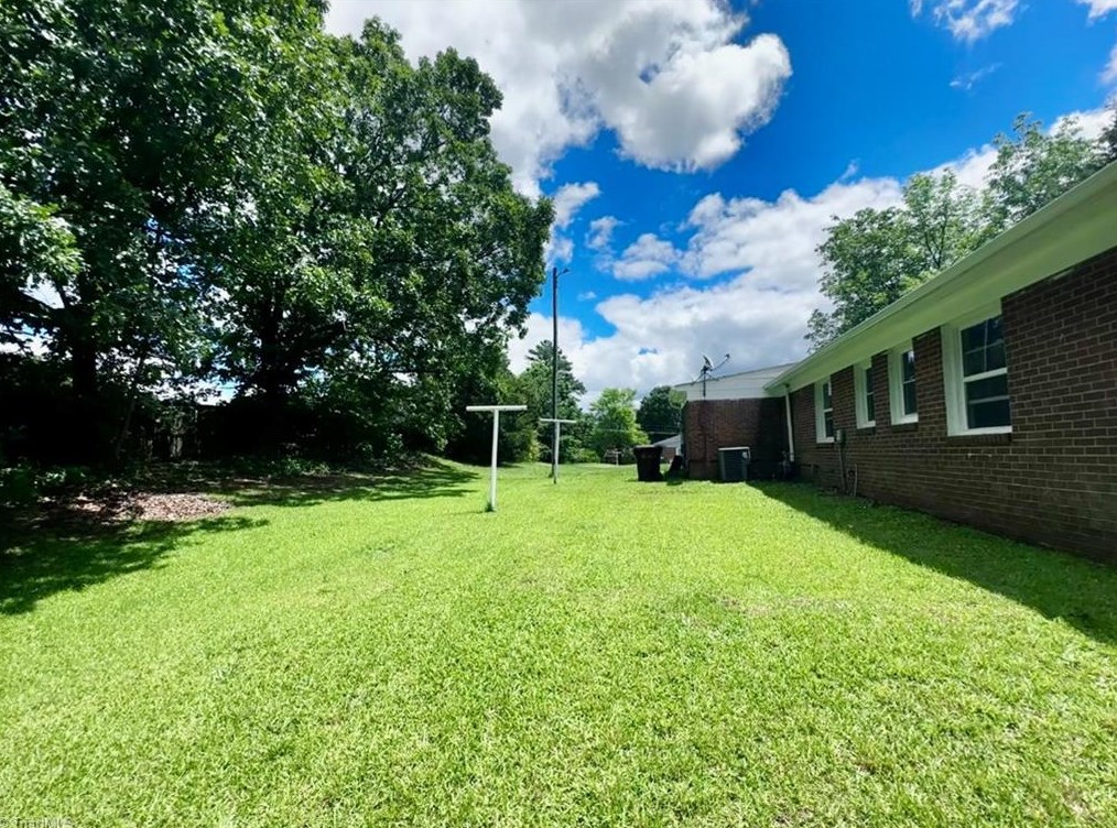 2517 Hilburn Dr, High Point NC 27260-5844 exterior