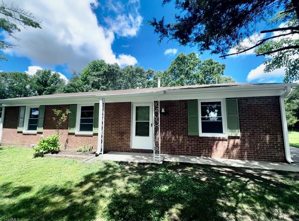 2517 Hilburn Dr, High Point NC 27260-5844 exterior