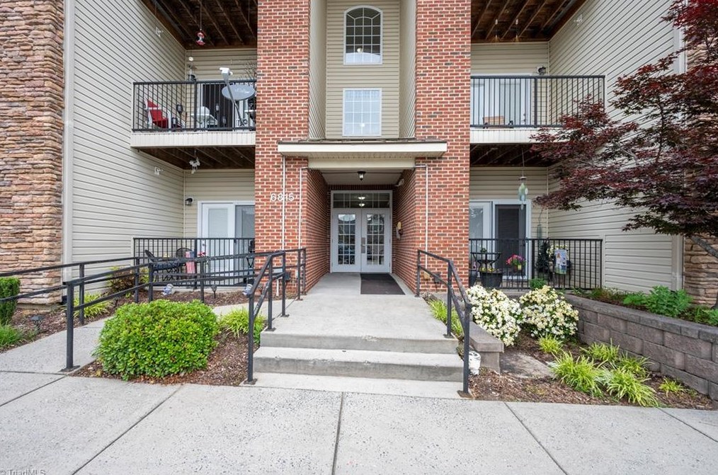 6815 Hanesbrook Cir, Clemmons, NC 27012-9654