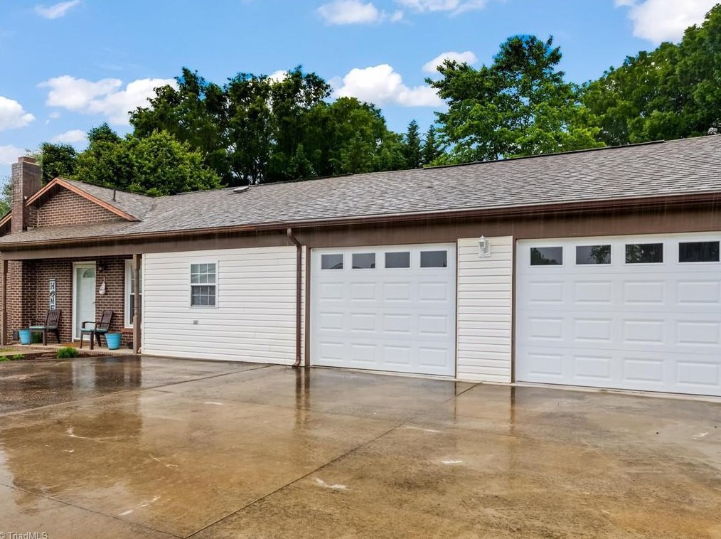 406 Perry Taylor Rd, Mount Airy, NC 27030-7680