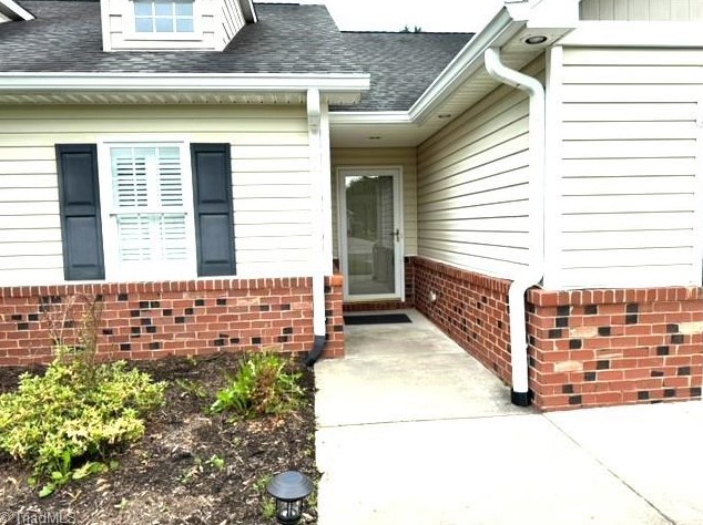 107 Plantation Place Ln, Mount Airy, NC 27030-7268