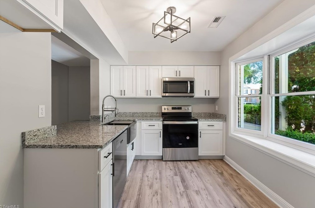 4203 Baylor St, Greensboro, NC 27455-2560