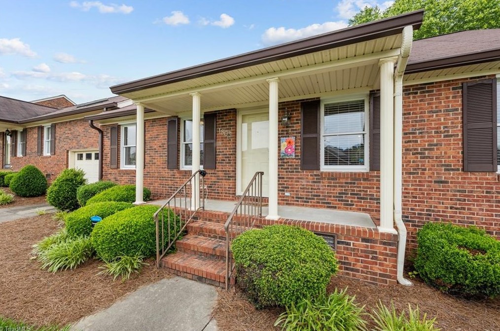 1803 Meadow Green Dr, Graham, NC 27253-4378