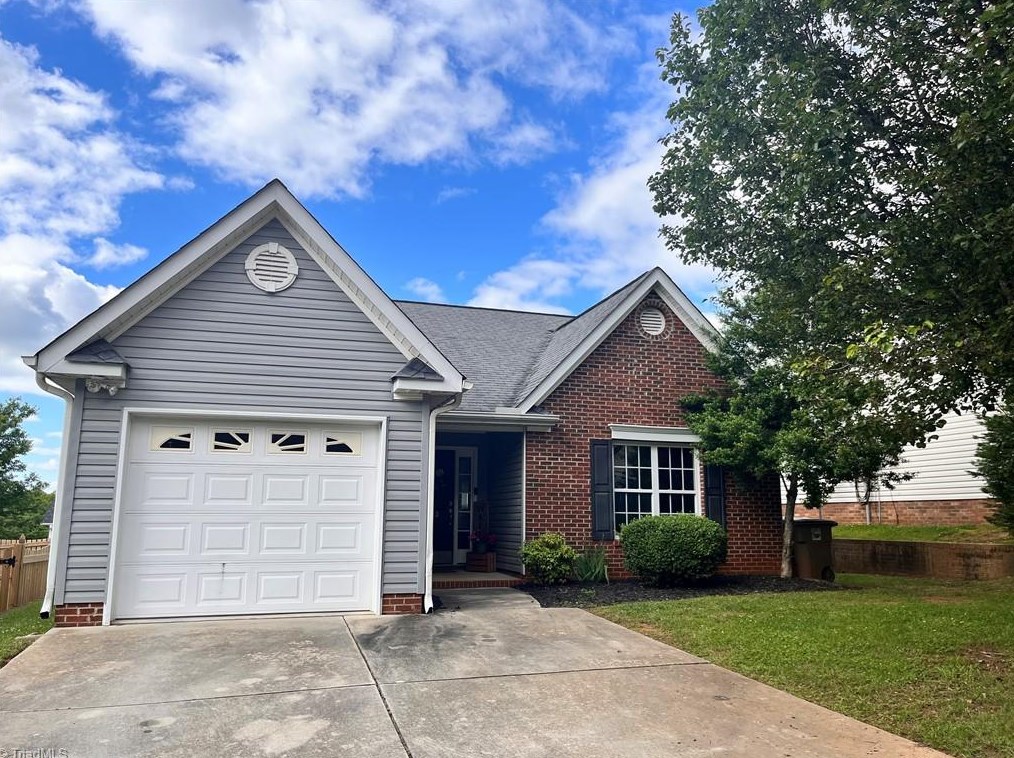 3903 Bluestem Dr, Greensboro, NC 27405-8252