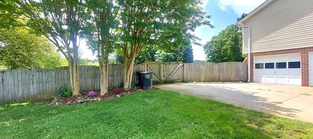 4740 Rockwell Place Dr, Tobaccoville, NC 27050-9594