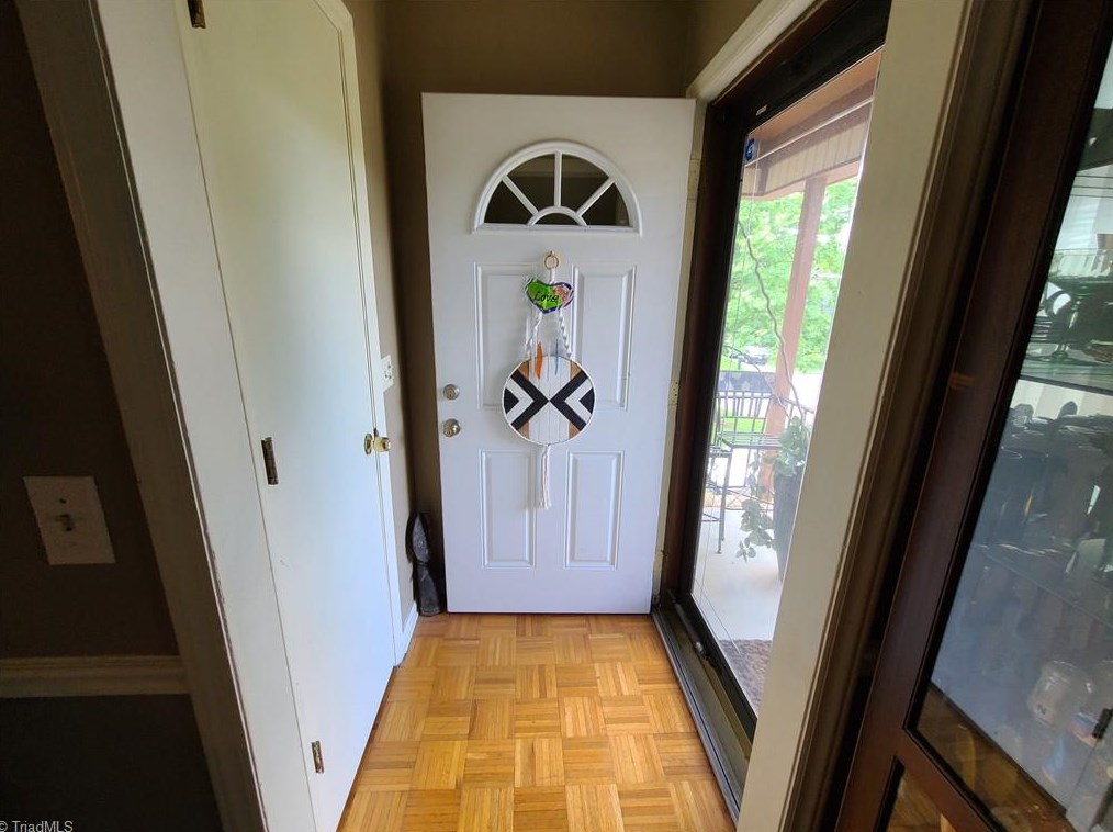 3 Pear Tree Ct, Greensboro, NC 27401-4075