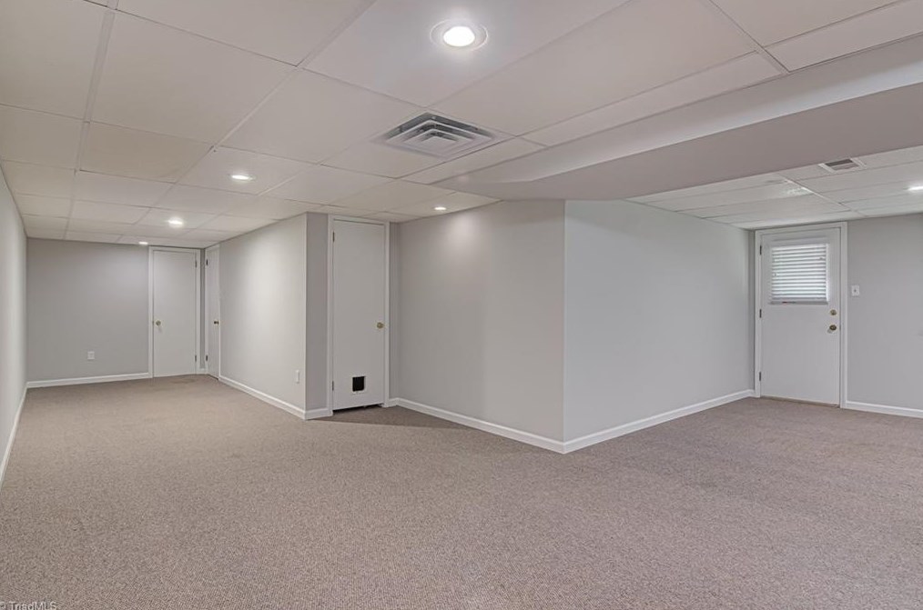 2708 Asbury Ter, Greensboro NC 27408-3610 exterior