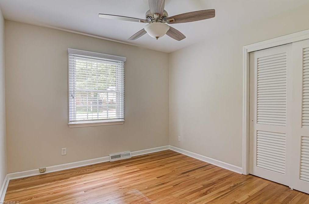 2708 Asbury Ter, Greensboro NC 27408-3610 exterior