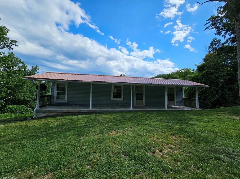 10167 Pine St, Lowgap, NC 27024-7134