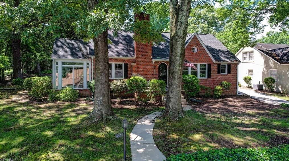 2517 Walker Ave, Greensboro, NC 27403-2034