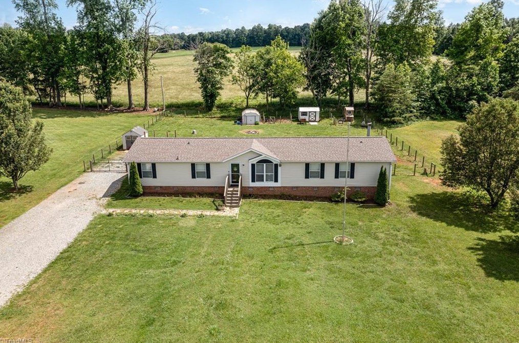 6652 Oak Hollow Dr, Snow Camp, NC 27349