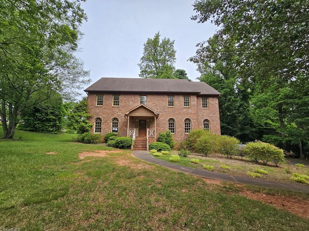 2405 Bambi Ln, Kernersville, NC 27284-8092
