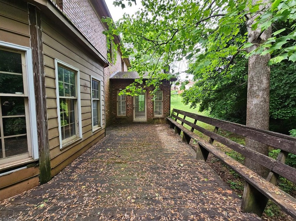 2405 Bambi Ln, Kernersville NC  27284-8091 exterior