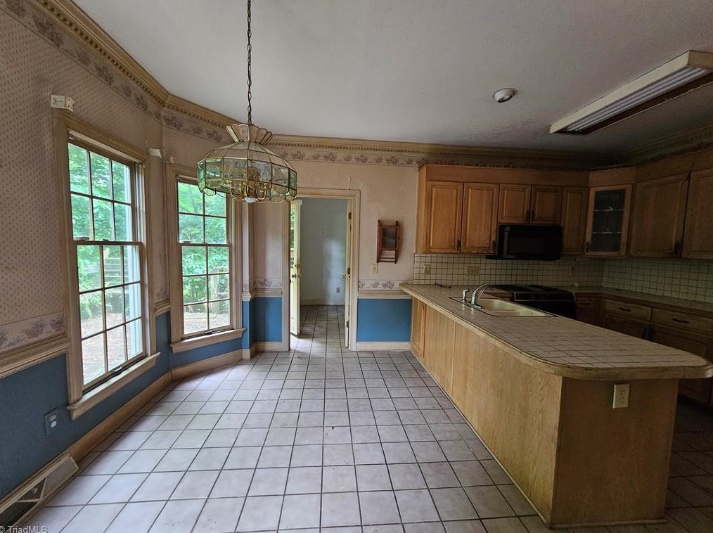 2405 Bambi Ln, Kernersville NC  27284-8091 exterior
