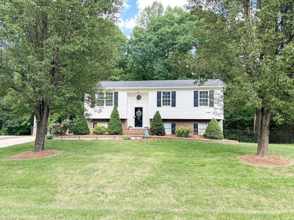 198 Oak Ridge Pl, Mount Airy, NC 27030-9741