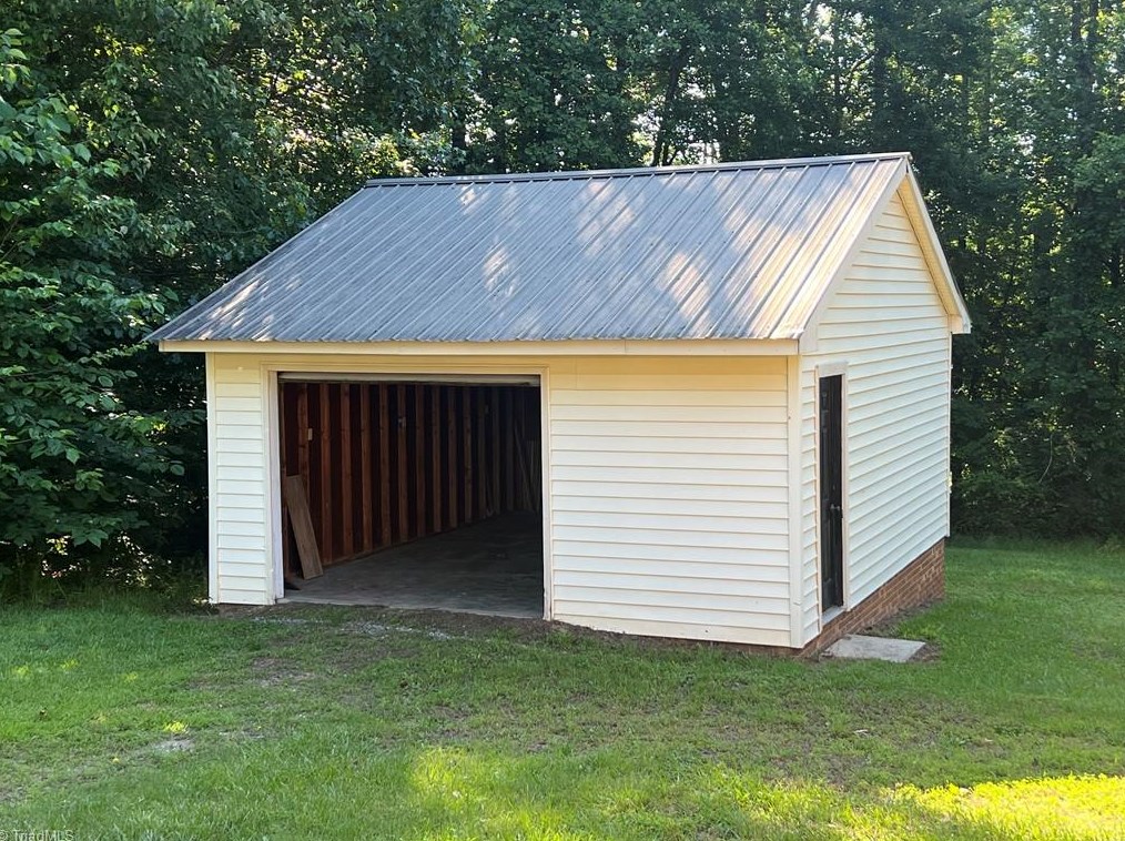 2745 Gideon Grove Church Rd, Stokesdale NC  27357-8100 exterior