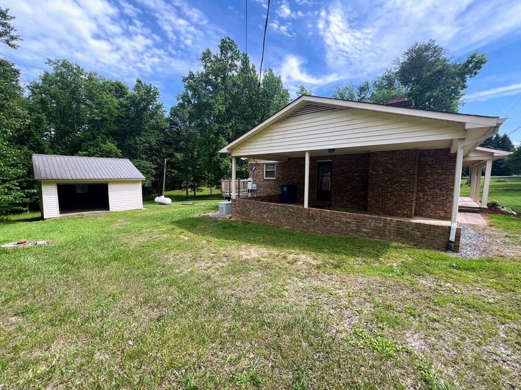 2745 Gideon Grove Church Rd, Stokesdale NC  27357-8071 exterior
