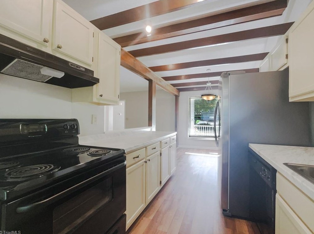 4213 Crabapple Ln, Greensboro, NC 27405-9567