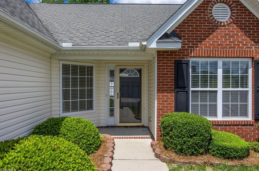1310 Crosswinds Dr, High Point NC  27265-7293 exterior