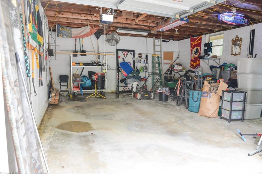 1912 Fox Creek Ct, High Point NC  27265-1498 exterior