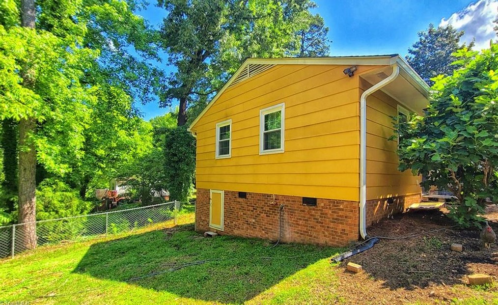 217 Willowood Dr, High Point, NC 27260-2561