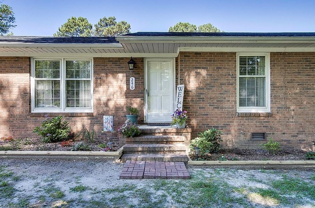 246 Clapp Farms Rd, Greensboro, NC 27405-8606