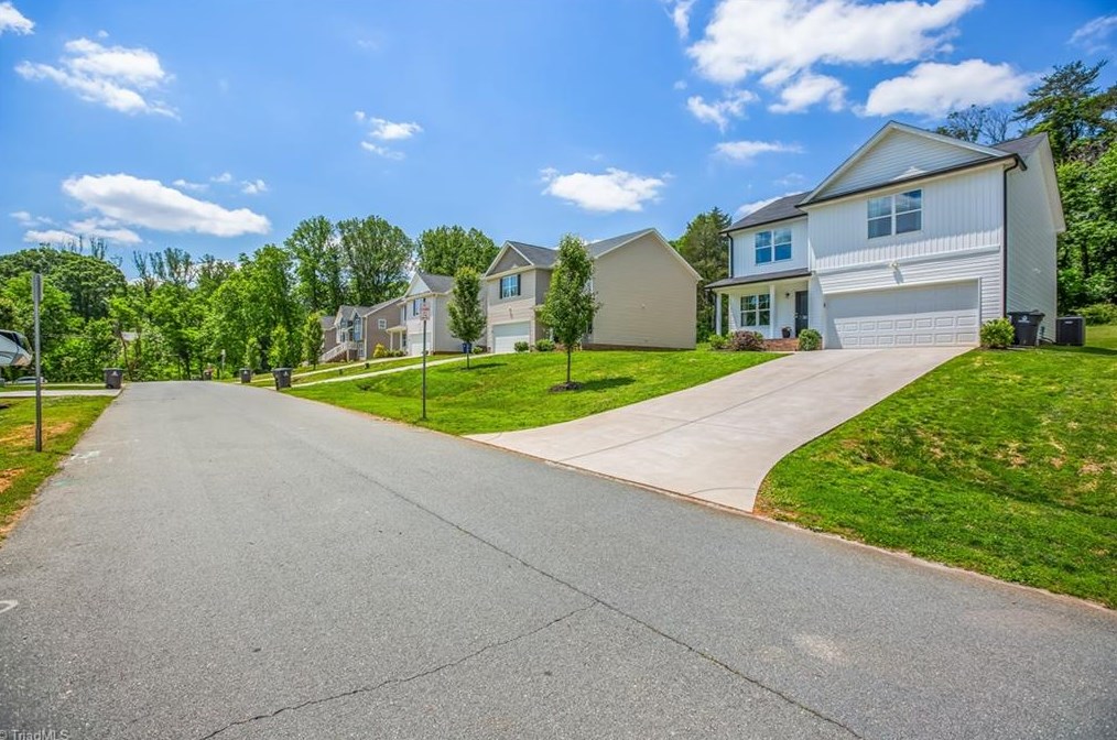 828 Prince Edward Rd, Kernersville, NC 27284-8141