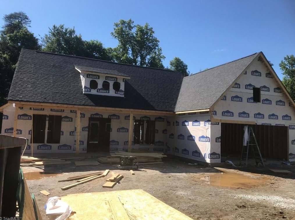 2065 Cynthia Dr, Mount Airy, NC 27030