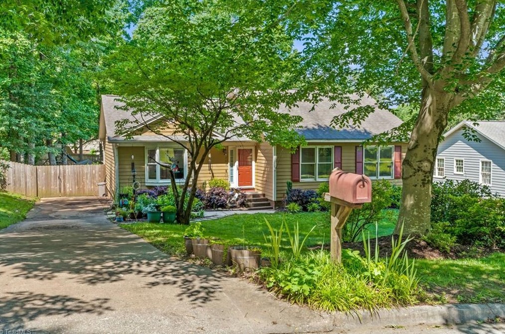 3209 Copthorne Dr, Greensboro, NC 27410