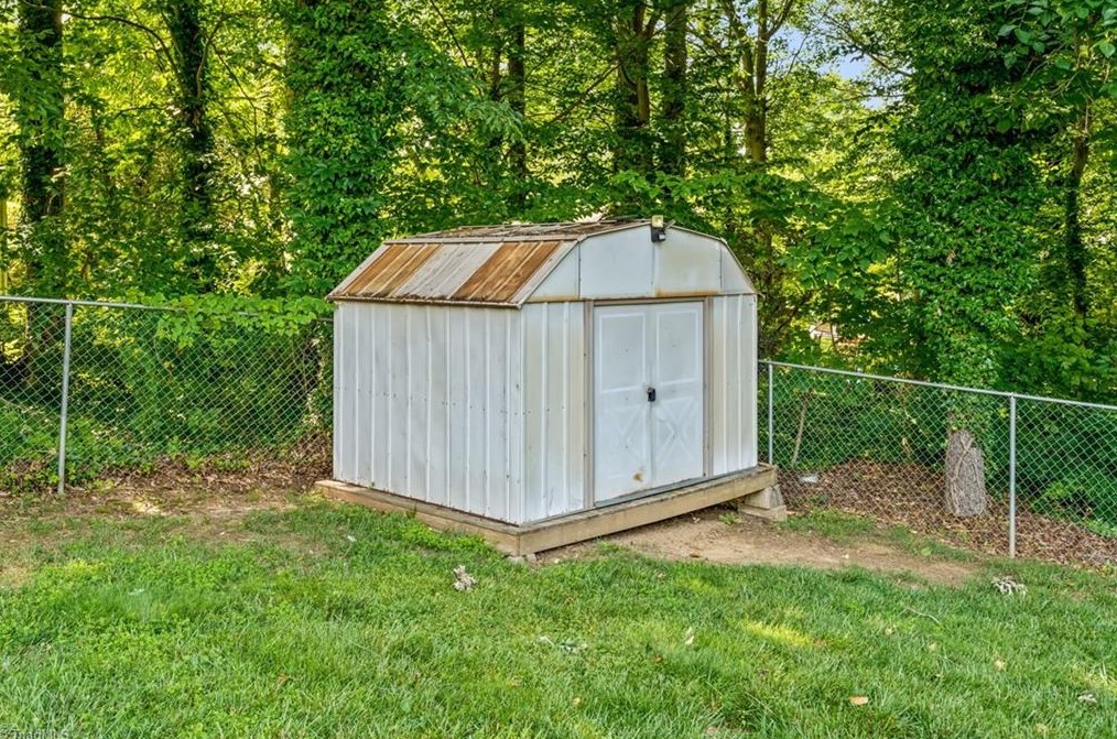 2117 Arbrook Ln, High Point NC 27265-2479 exterior