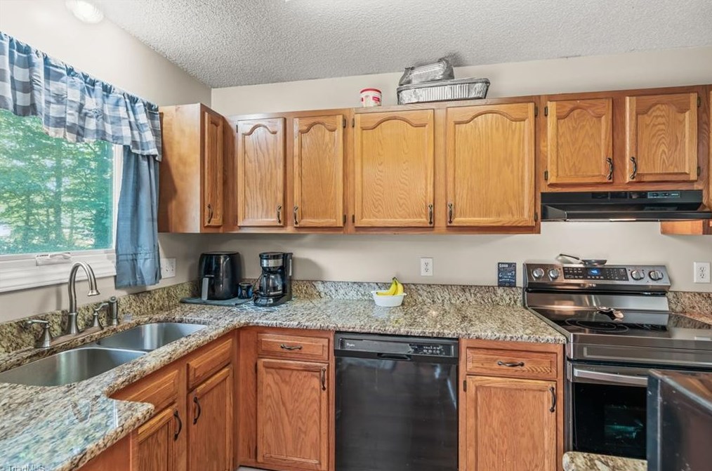 2117 Arbrook Ln, High Point NC 27265-2479 exterior