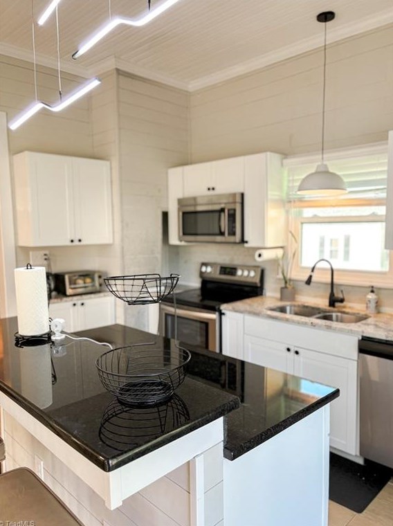 214 Broad St, Mount Airy NC  27030-4685 exterior