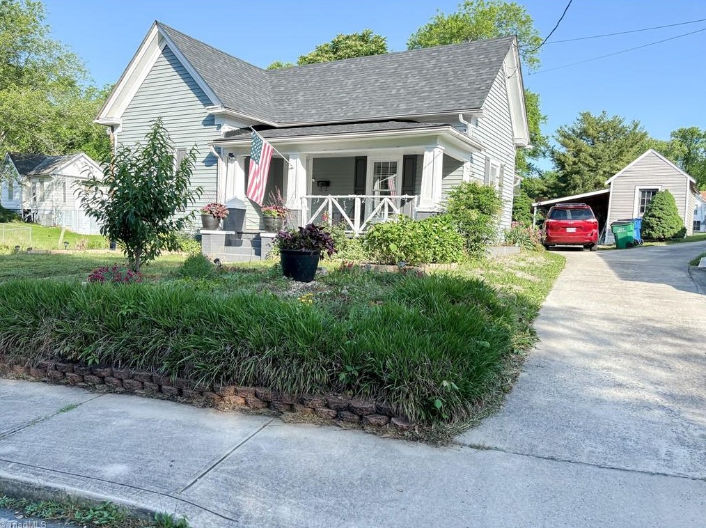 214 Broad St, Mount Airy NC  27030-4685 exterior