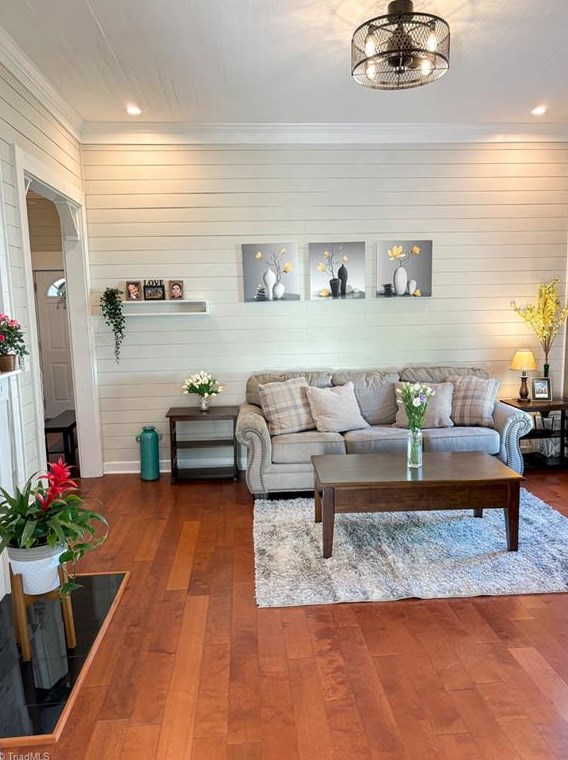 214 Broad St, Mount Airy NC  27030-4685 exterior