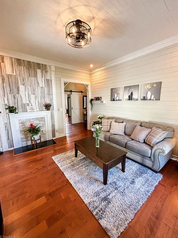 214 Broad St, Mount Airy NC  27030-4602 exterior