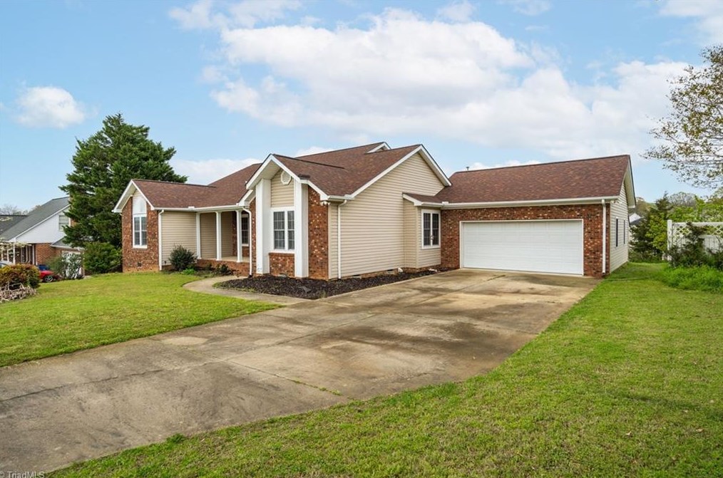 509 Wildwood Ln, Graham, NC 27253-4374