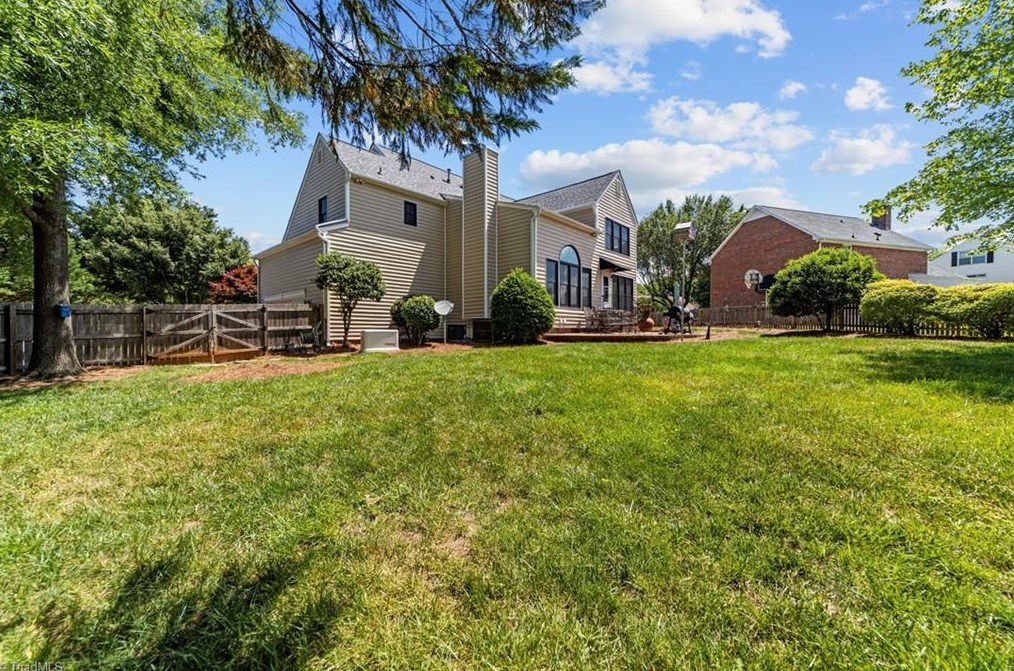 4705 Crystal Lake Dr, Greensboro NC 27410-9353 exterior