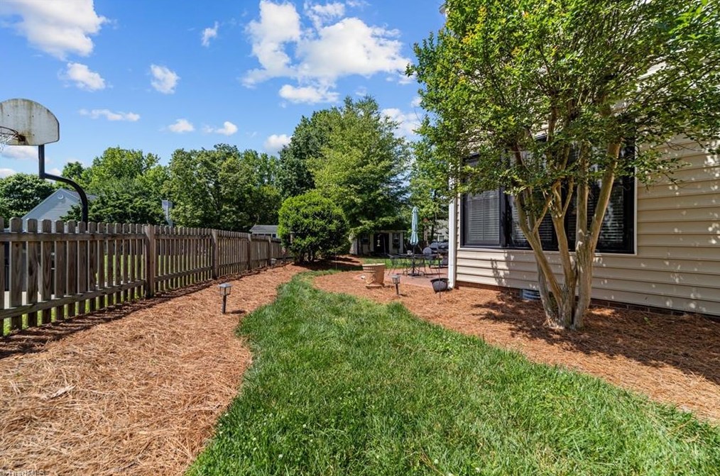 4705 Crystal Lake Dr, Greensboro NC 27410-9353 exterior