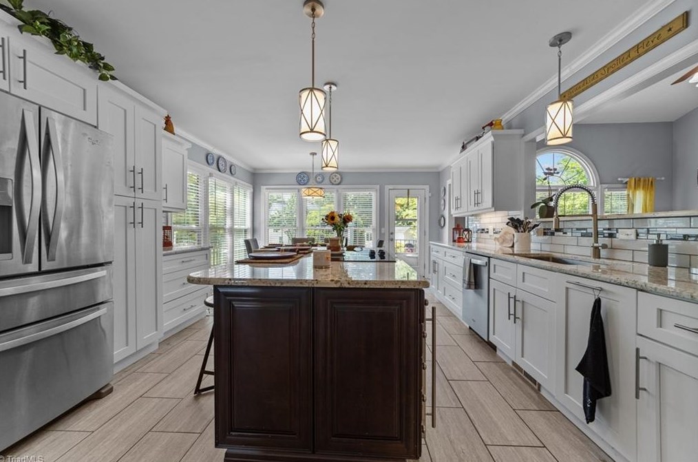 4705 Crystal Lake Dr, Greensboro NC 27410-9353 exterior