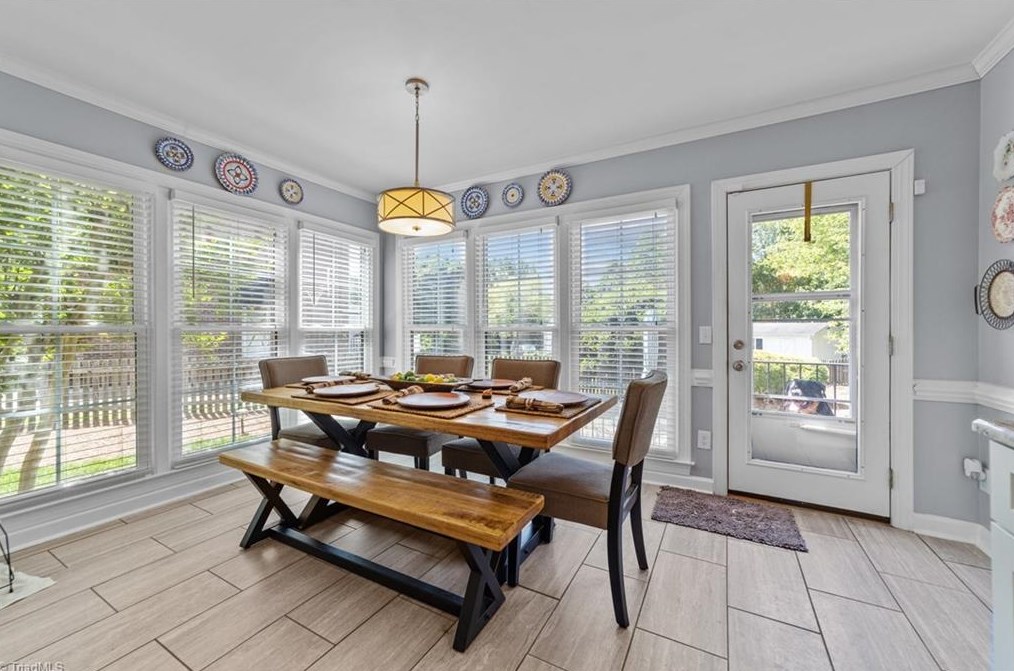 4705 Crystal Lake Dr, Greensboro NC 27410-9353 exterior