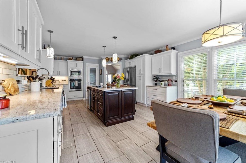 4705 Crystal Lake Dr, Greensboro NC 27410-9353 exterior