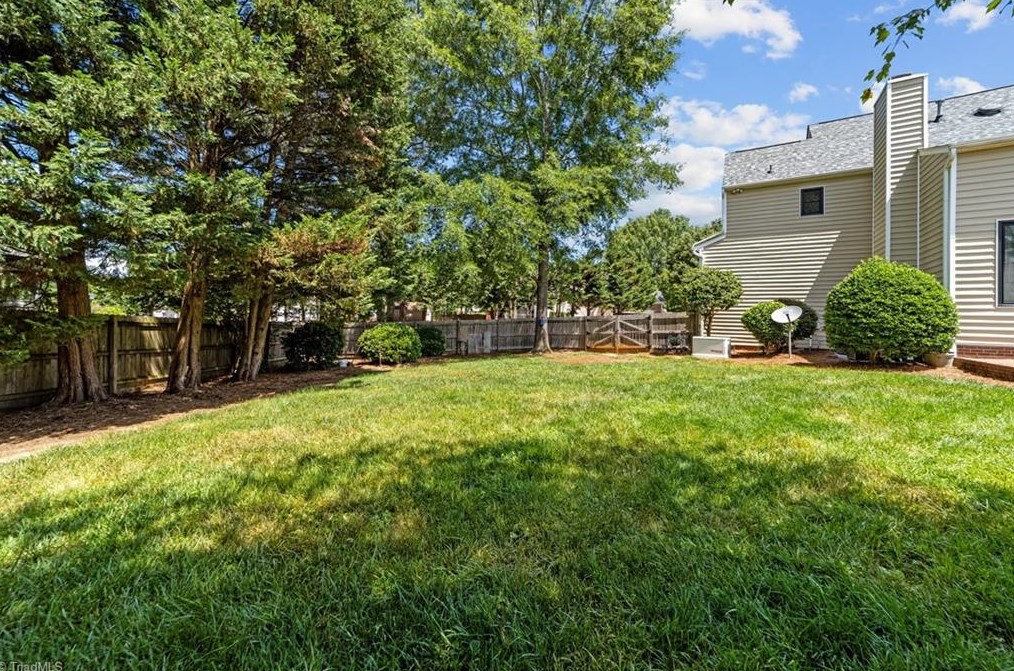 4705 Crystal Lake Dr, Greensboro NC 27410-9353 exterior