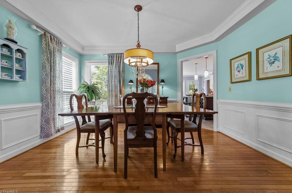 4705 Crystal Lake Dr, Greensboro NC 27410-9353 exterior