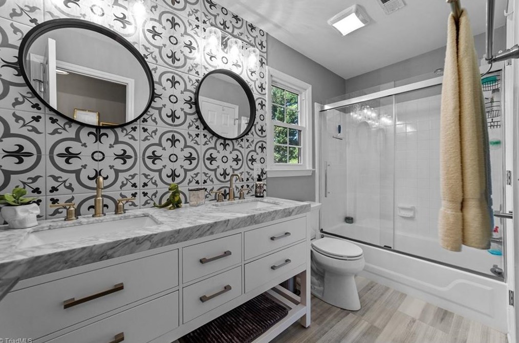 4705 Crystal Lake Dr, Greensboro NC 27410-9353 exterior