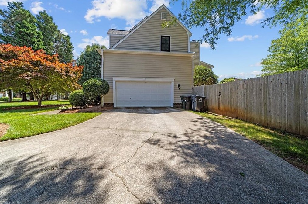 4705 Crystal Lake Dr, Greensboro NC 27410-9353 exterior